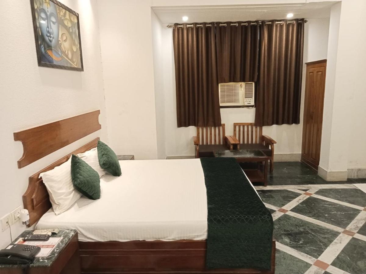 Ananda Krishna Van Vrindavan Bagian luar foto