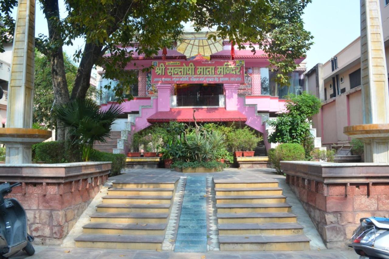 Ananda Krishna Van Vrindavan Bagian luar foto